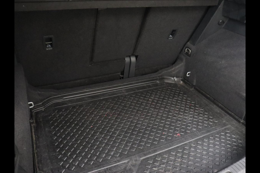 Volkswagen Tiguan 1.5 TSI R-Line | Camera | Matrix LED | Adaptive cruise | Carplay | Navigatie | Keyless | 19'' | Virtual Cockpit | Climate control | Parkeerhulp