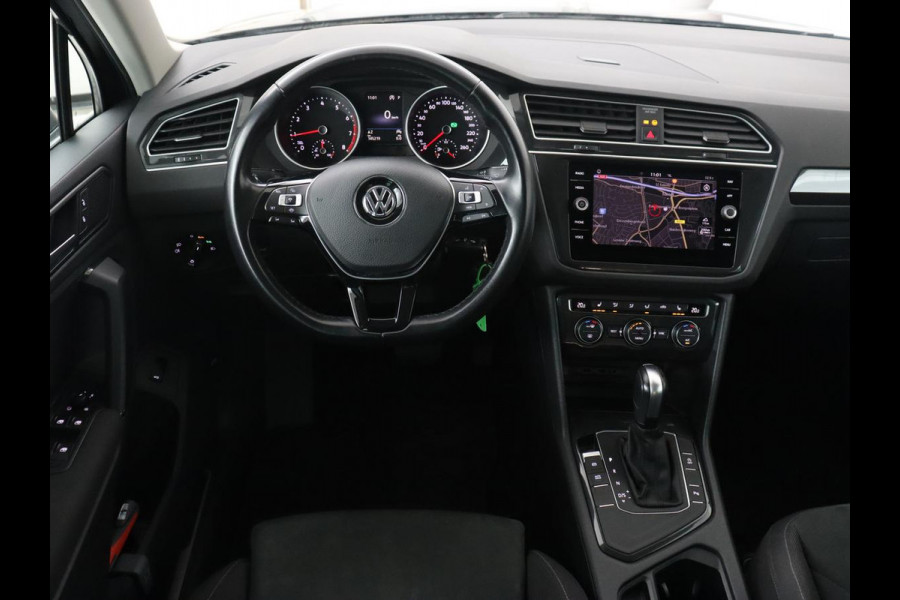 Volkswagen Tiguan 1.5 TSI Comfortline | Panoramadak | Stoelverwarming | Massage | Adaptive cruise | Carplay | Navigatie | Parkeerhulp