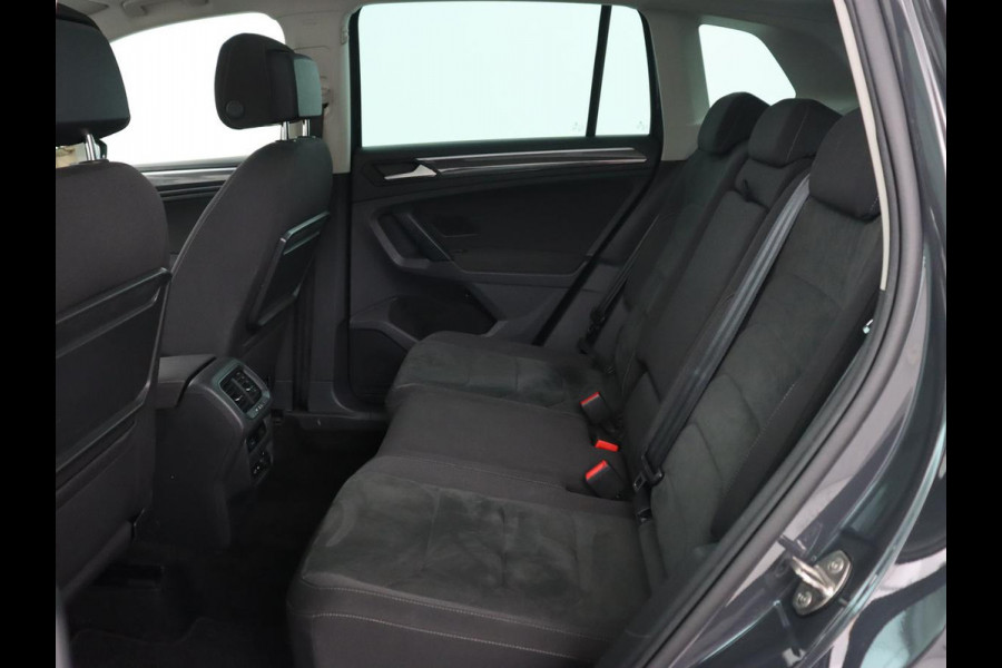 Volkswagen Tiguan 1.5 TSI Comfortline | Panoramadak | Stoelverwarming | Massage | Adaptive cruise | Carplay | Navigatie | Parkeerhulp