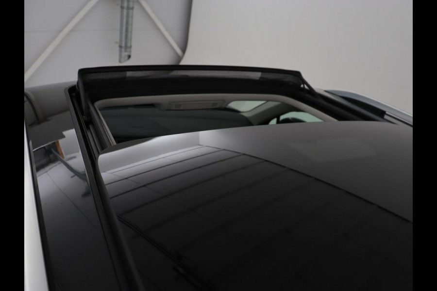 Volkswagen Tiguan 1.5 TSI Comfortline | Panoramadak | Stoelverwarming | Massage | Adaptive cruise | Carplay | Navigatie | Parkeerhulp