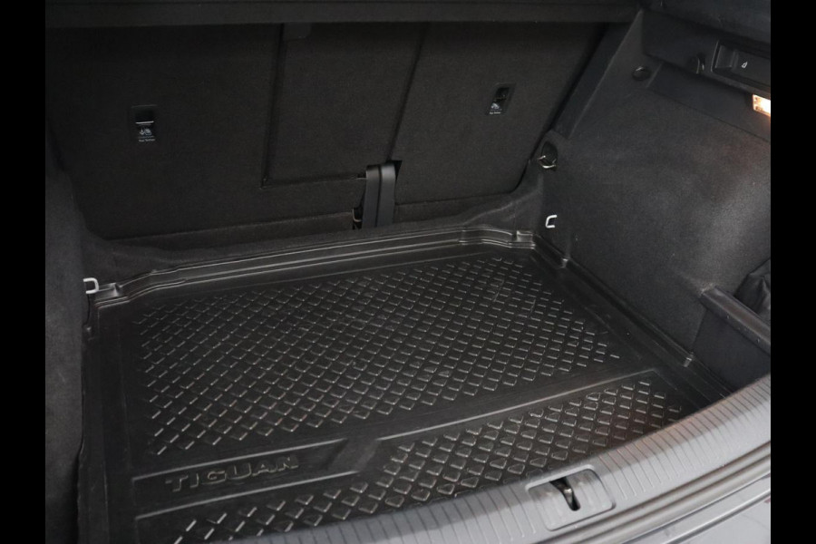 Volkswagen Tiguan 1.5 TSI Comfortline | Panoramadak | Stoelverwarming | Massage | Adaptive cruise | Carplay | Navigatie | Parkeerhulp