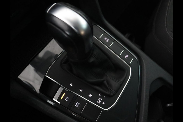 Volkswagen Tiguan 1.5 TSI Comfortline | Panoramadak | Stoelverwarming | Massage | Adaptive cruise | Carplay | Navigatie | Parkeerhulp