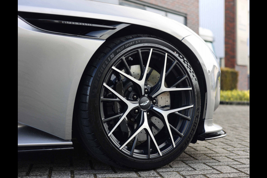 Aston Martin DB12 4.0 V8