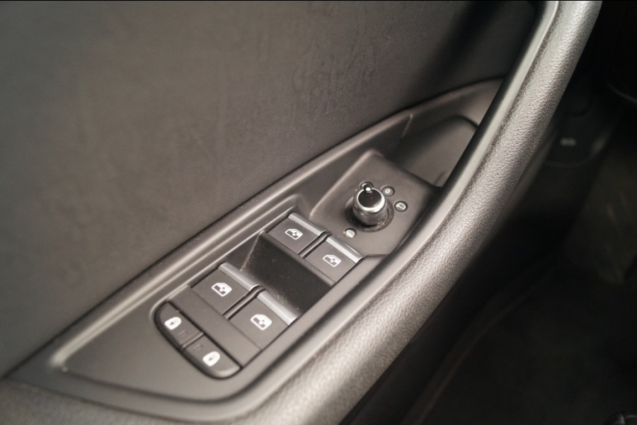 Audi A4 Avant 35 TFSI 150pk Edition Business -LEER-NAVI-ECC-