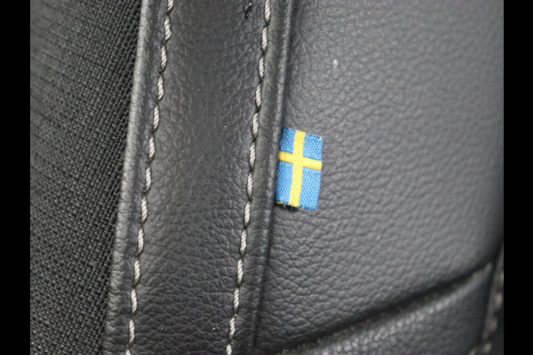 Volvo XC40 2.0 T4 Momentum | Trekhaak | 360 Camera | Adaptive cruise | Navigatie | 19'' | Half leder | Climate control | Bluetooth