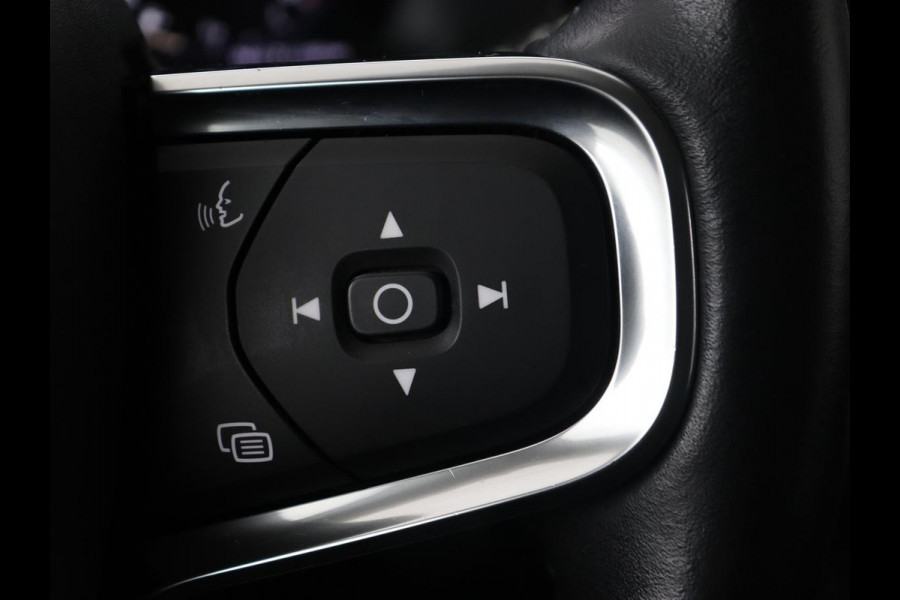 Volvo XC40 2.0 T4 Momentum | Trekhaak | 360 Camera | Adaptive cruise | Navigatie | 19'' | Half leder | Climate control | Bluetooth