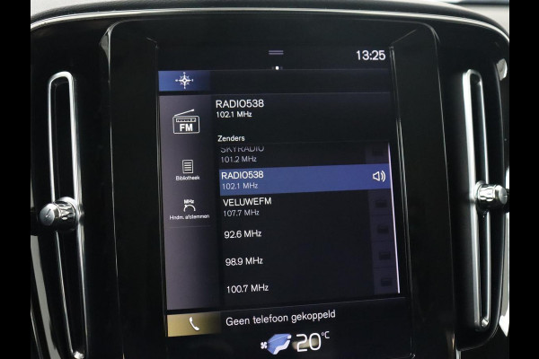 Volvo XC40 2.0 T4 Momentum | Trekhaak | 360 Camera | Adaptive cruise | Navigatie | 19'' | Half leder | Climate control | Bluetooth