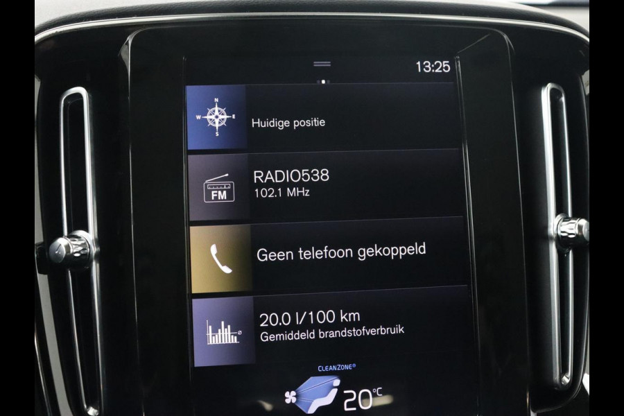 Volvo XC40 2.0 T4 Momentum | Trekhaak | 360 Camera | Adaptive cruise | Navigatie | 19'' | Half leder | Climate control | Bluetooth