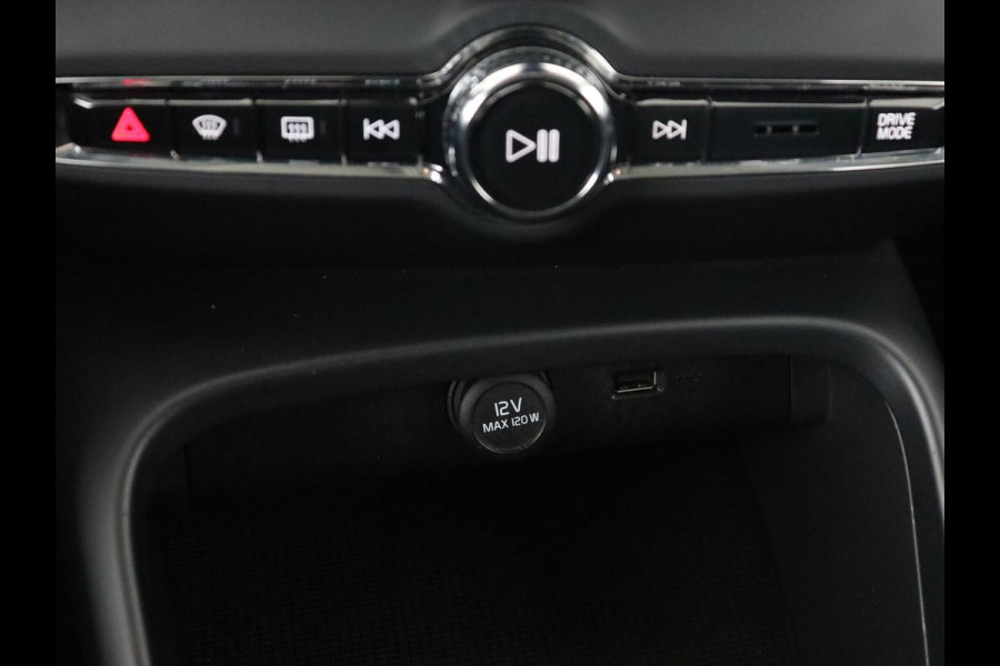 Volvo XC40 2.0 T4 Momentum | Trekhaak | 360 Camera | Adaptive cruise | Navigatie | 19'' | Half leder | Climate control | Bluetooth