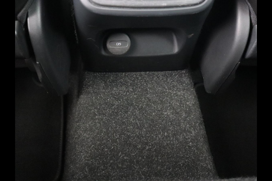 Volvo XC40 2.0 T4 Momentum | Trekhaak | 360 Camera | Adaptive cruise | Navigatie | 19'' | Half leder | Climate control | Bluetooth