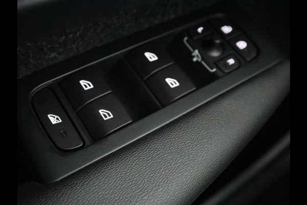 Volvo XC40 2.0 T4 Momentum | Trekhaak | 360 Camera | Adaptive cruise | Navigatie | 19'' | Half leder | Climate control | Bluetooth