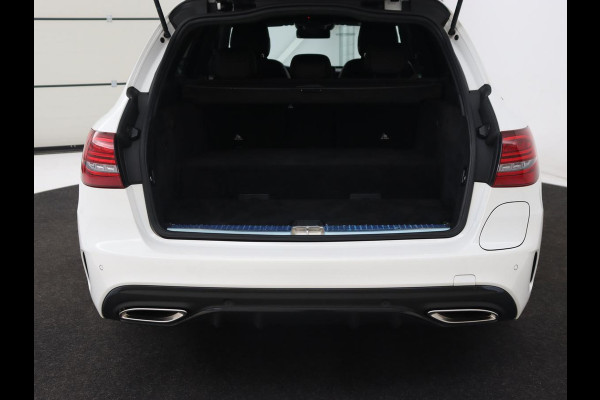 Mercedes-Benz C-Klasse 300e AMG Night | Stoelverwarming | Carplay | Leder/Alcantara | Camera | Navigatie | Park Assist | Full LED | PHEV | Plug In