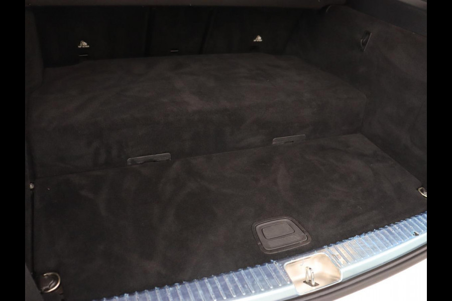 Mercedes-Benz C-Klasse 300e AMG Night | Stoelverwarming | Carplay | Leder/Alcantara | Camera | Navigatie | Park Assist | Full LED | PHEV | Plug In