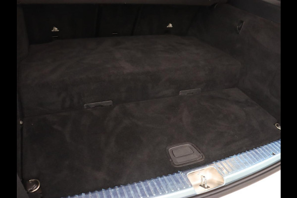 Mercedes-Benz C-Klasse 300e AMG Night | Stoelverwarming | Carplay | Leder/Alcantara | Camera | Navigatie | Park Assist | Full LED | PHEV | Plug In