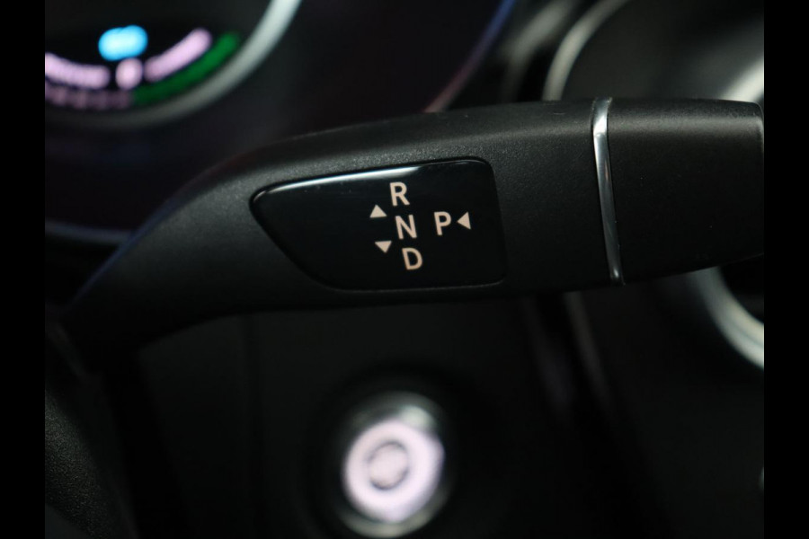 Mercedes-Benz C-Klasse 300e AMG Night | Stoelverwarming | Carplay | Leder/Alcantara | Camera | Navigatie | Park Assist | Full LED | PHEV | Plug In