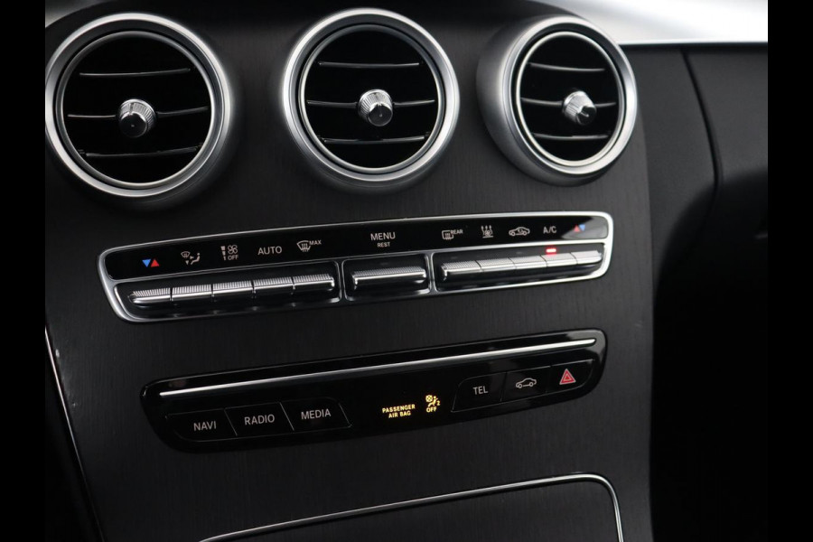 Mercedes-Benz C-Klasse 300e AMG Night | Stoelverwarming | Carplay | Leder/Alcantara | Camera | Navigatie | Park Assist | Full LED | PHEV | Plug In