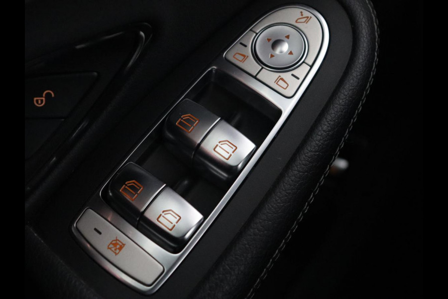 Mercedes-Benz C-Klasse 300e AMG Night | Stoelverwarming | Carplay | Leder/Alcantara | Camera | Navigatie | Park Assist | Full LED | PHEV | Plug In