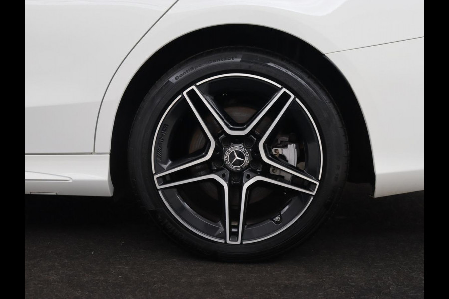 Mercedes-Benz C-Klasse 300e AMG Night | Stoelverwarming | Carplay | Leder/Alcantara | Camera | Navigatie | Park Assist | Full LED | PHEV | Plug In