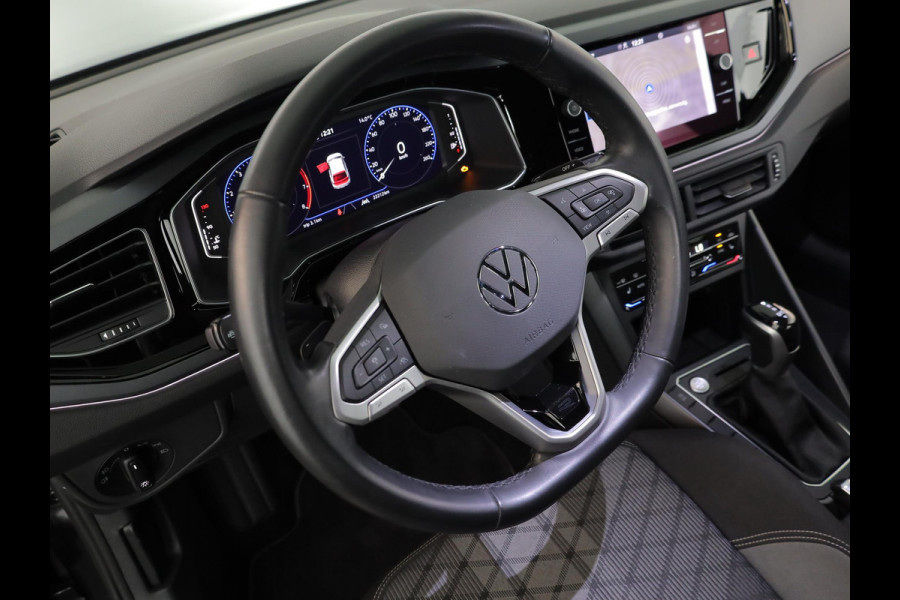 Volkswagen Taigo 1.0 TSI R-Line Edition 116 pk Automaat (DSG) | Verlengde garantie | Navigatie | Parkeersensoren | Achteruitrijcamera | Adaptieve cruise control | Black Style pakket | R-Line |