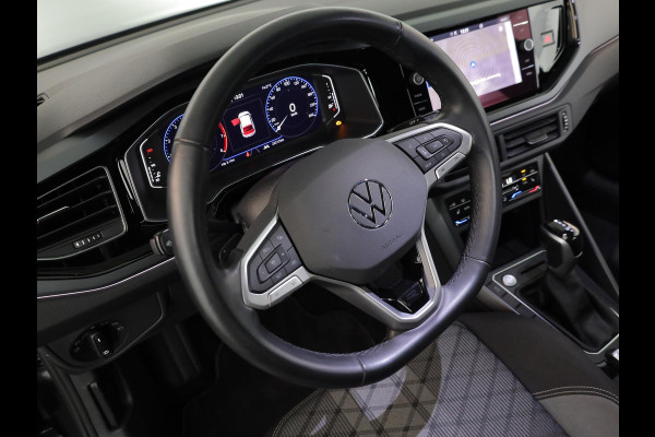 Volkswagen Taigo 1.0 TSI R-Line Edition 116 pk Automaat (DSG) | Verlengde garantie | Navigatie | Parkeersensoren | Achteruitrijcamera | Adaptieve cruise control | Black Style pakket | R-Line |