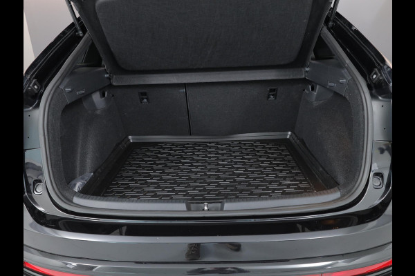 Volkswagen Taigo 1.0 TSI R-Line Edition 116 pk Automaat (DSG) | Verlengde garantie | Navigatie | Parkeersensoren | Achteruitrijcamera | Adaptieve cruise control | Black Style pakket | R-Line |