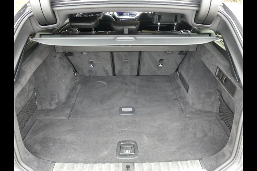 BMW 3 Serie Touring 330i Touring M Pakket Panoramadak/Camera/LED/LEER