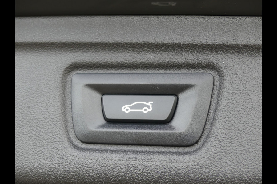 BMW 3 Serie Touring 330i Touring M Pakket Panoramadak/Camera/LED/LEER