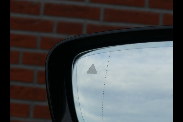 BMW 3 Serie Touring 330i Touring M Pakket Panoramadak/Camera/LED/LEER