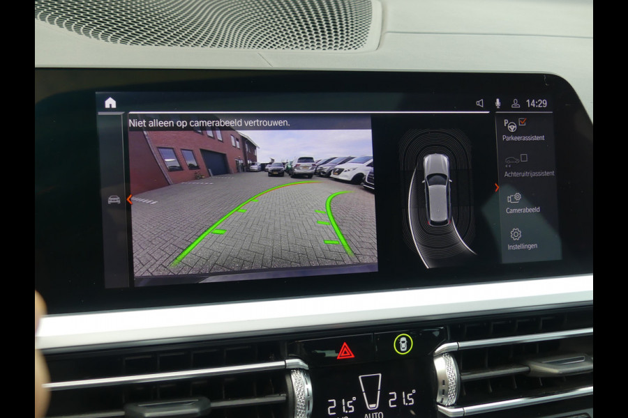 BMW 3 Serie Touring 330i Touring M Pakket Panoramadak/Camera/LED/LEER