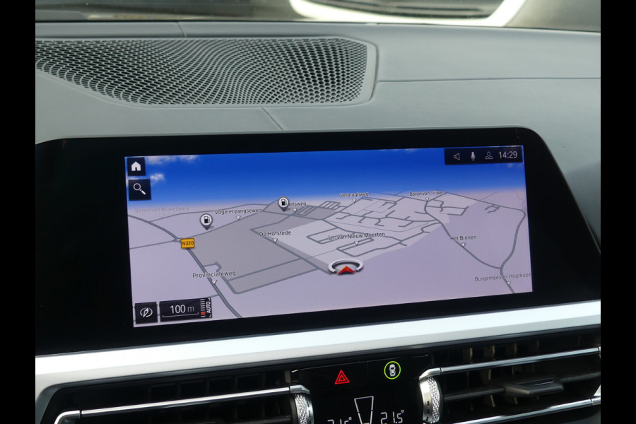BMW 3 Serie Touring 330i Touring M Pakket Panoramadak/Camera/LED/LEER