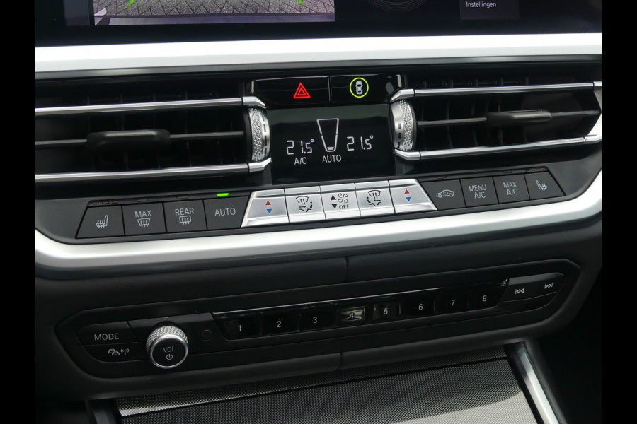 BMW 3 Serie Touring 330i Touring M Pakket Panoramadak/Camera/LED/LEER