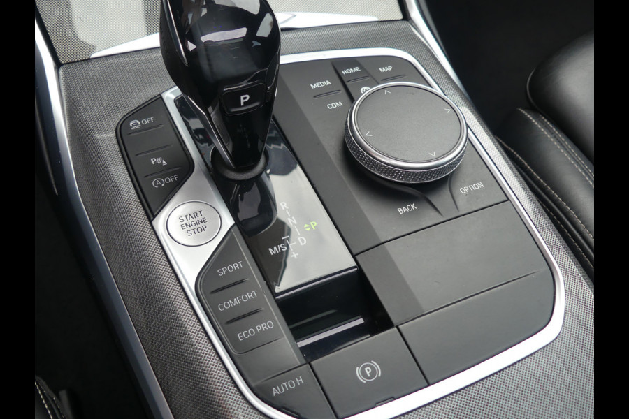 BMW 3 Serie Touring 330i Touring M Pakket Panoramadak/Camera/LED/LEER