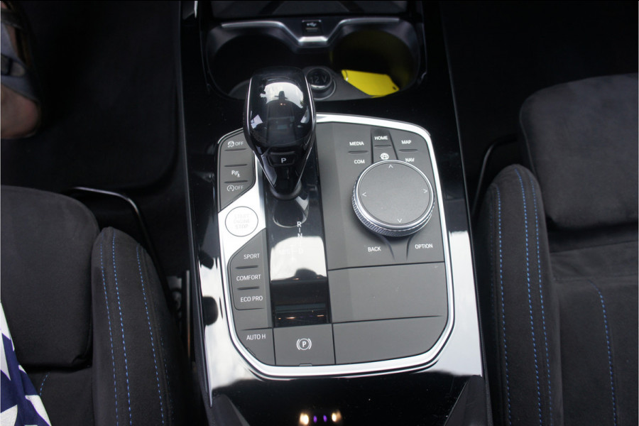 BMW 1-serie M135i xDrive High Executive Panoramadak, Head up