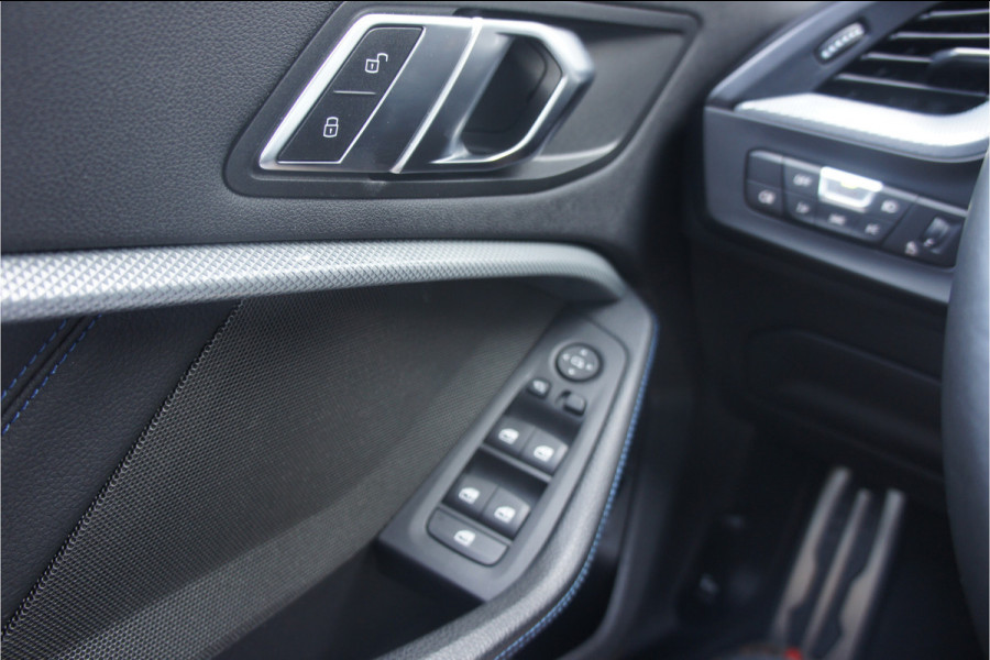 BMW 1-serie M135i xDrive High Executive Panoramadak, Head up