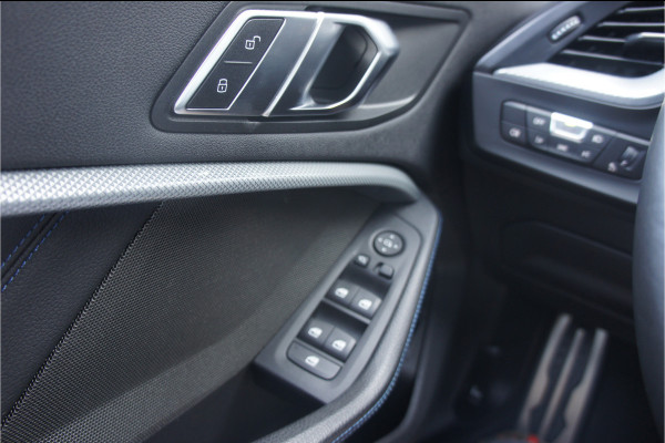 BMW 1-serie M135i xDrive High Executive Panoramadak, Head up