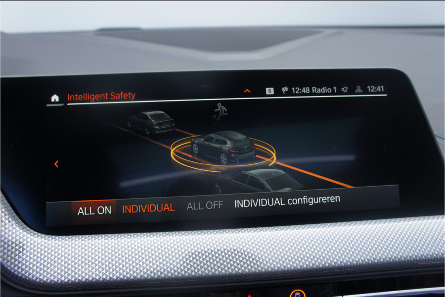 BMW 1-serie M135i xDrive High Executive Panoramadak, Head up