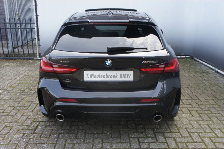 BMW 1-serie M135i xDrive High Executive Panoramadak, Head up