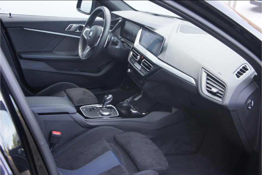 BMW 1-serie M135i xDrive High Executive Panoramadak, Head up