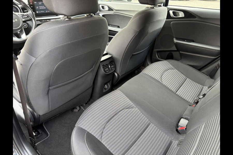 Kia Ceed Sportswagon 1.6 GDI PHEV DynamicLine | ZUID | 140pk Automaat | Stoelverwarming | Camera | Navigatie | Climate control