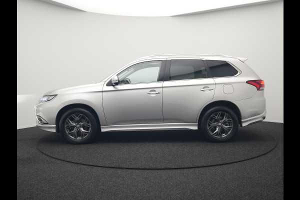 Mitsubishi Outlander 2.4 Intense+ Plug In Hybrid 225pk Dealer O.H. PHEV | Trekhaak Afneembaar | Schuif-/Kanteldak | Camera | Sportstoelen & Stuur Verwarmd | LED Koplampen | Keyless | Apple Carplay | Blis | DAB |