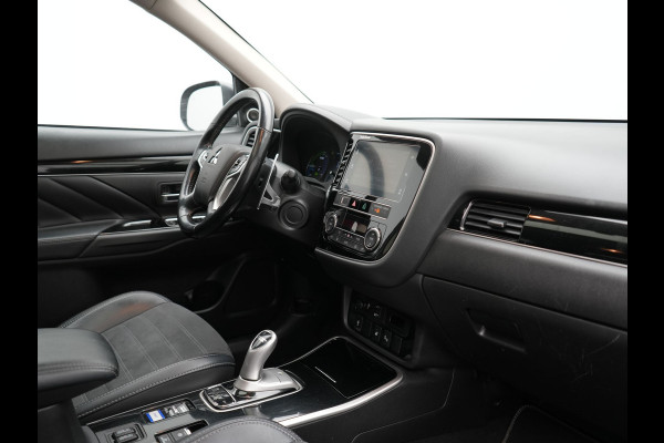 Mitsubishi Outlander 2.4 Intense+ Plug In Hybrid 225pk Dealer O.H. PHEV | Trekhaak Afneembaar | Schuif-/Kanteldak | Camera | Sportstoelen & Stuur Verwarmd | LED Koplampen | Keyless | Apple Carplay | Blis | DAB |