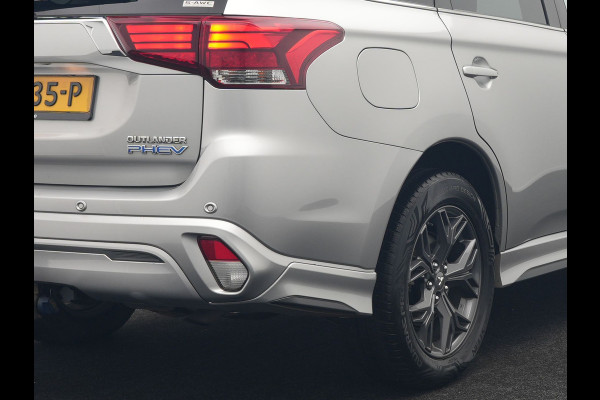 Mitsubishi Outlander 2.4 Intense+ Plug In Hybrid 225pk Dealer O.H. PHEV | Trekhaak Afneembaar | Schuif-/Kanteldak | Camera | Sportstoelen & Stuur Verwarmd | LED Koplampen | Keyless | Apple Carplay | Blis | DAB |