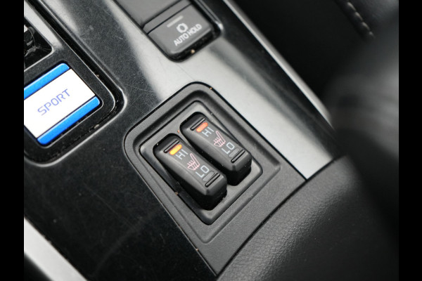 Mitsubishi Outlander 2.4 Intense+ Plug In Hybrid 225pk Dealer O.H. PHEV | Trekhaak Afneembaar | Schuif-/Kanteldak | Camera | Sportstoelen & Stuur Verwarmd | LED Koplampen | Keyless | Apple Carplay | Blis | DAB |