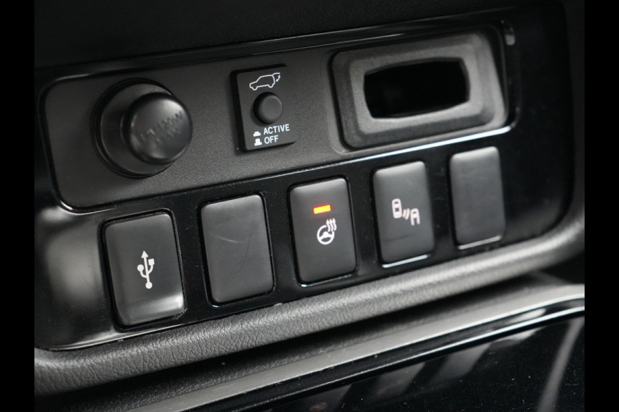Mitsubishi Outlander 2.4 Intense+ Plug In Hybrid 225pk Dealer O.H. PHEV | Trekhaak Afneembaar | Schuif-/Kanteldak | Camera | Sportstoelen & Stuur Verwarmd | LED Koplampen | Keyless | Apple Carplay | Blis | DAB |