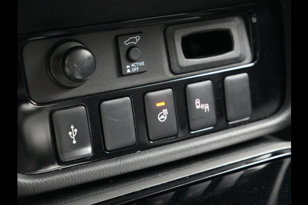 Mitsubishi Outlander 2.4 Intense+ Plug In Hybrid 225pk Dealer O.H. PHEV | Trekhaak Afneembaar | Schuif-/Kanteldak | Camera | Sportstoelen & Stuur Verwarmd | LED Koplampen | Keyless | Apple Carplay | Blis | DAB |
