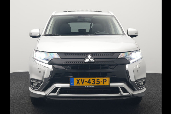 Mitsubishi Outlander 2.4 Intense+ Plug In Hybrid 225pk Dealer O.H. PHEV | Trekhaak Afneembaar | Schuif-/Kanteldak | Camera | Sportstoelen & Stuur Verwarmd | LED Koplampen | Keyless | Apple Carplay | Blis | DAB |