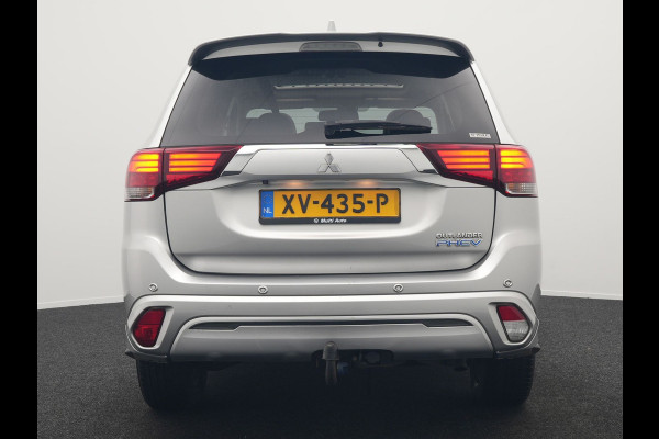 Mitsubishi Outlander 2.4 Intense+ Plug In Hybrid 225pk Dealer O.H. PHEV | Trekhaak Afneembaar | Schuif-/Kanteldak | Camera | Sportstoelen & Stuur Verwarmd | LED Koplampen | Keyless | Apple Carplay | Blis | DAB |