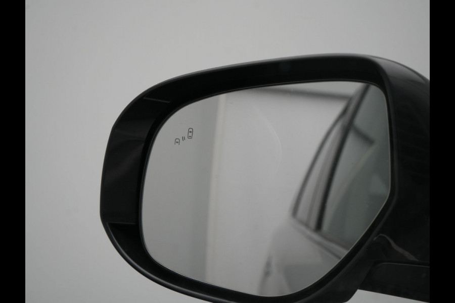 Mitsubishi Outlander 2.4 Intense+ Plug In Hybrid 225pk Dealer O.H. PHEV | Trekhaak Afneembaar | Schuif-/Kanteldak | Camera | Sportstoelen & Stuur Verwarmd | LED Koplampen | Keyless | Apple Carplay | Blis | DAB |