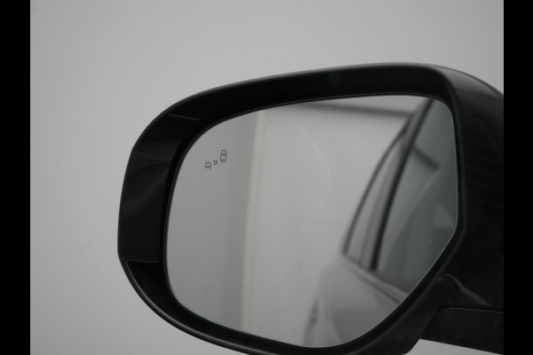 Mitsubishi Outlander 2.4 Intense+ Plug In Hybrid 225pk Dealer O.H. PHEV | Trekhaak Afneembaar | Schuif-/Kanteldak | Camera | Sportstoelen & Stuur Verwarmd | LED Koplampen | Keyless | Apple Carplay | Blis | DAB |