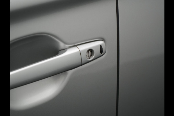 Mitsubishi Outlander 2.4 Intense+ Plug In Hybrid 225pk Dealer O.H. PHEV | Trekhaak Afneembaar | Schuif-/Kanteldak | Camera | Sportstoelen & Stuur Verwarmd | LED Koplampen | Keyless | Apple Carplay | Blis | DAB |